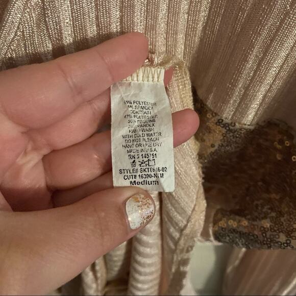 Peach Love California Sequin Knot Front Top Size Medium - Picture 4 of 6